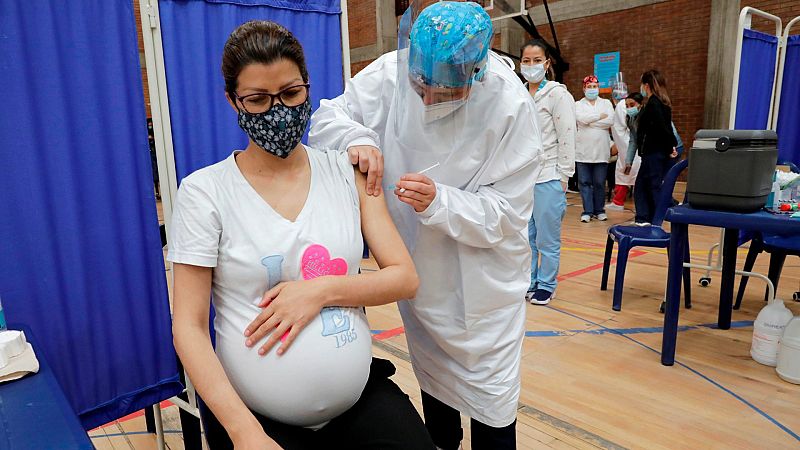 La ministra Carolina Darias: "Hay que trabajar en la concienciación de la vacunación en embarazadas"