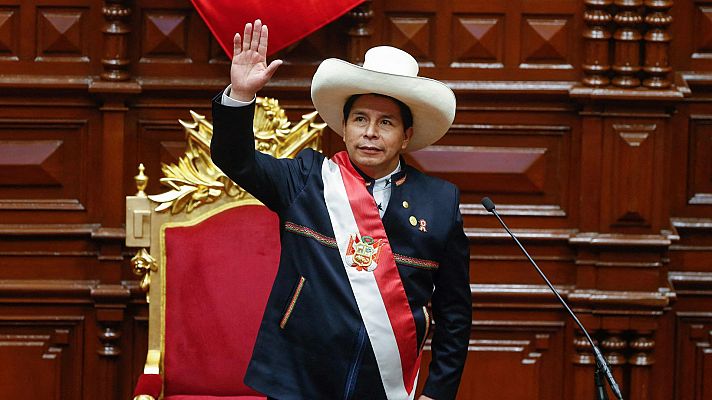 Telediario 2 - Pedro Castillo asume la presidencia de Perú y promete una reforma de la Constitución