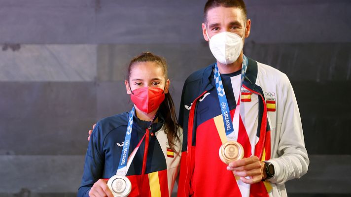Tokyo 2020 - Adriana Cerezo y David Valero, aclamados a su llegada a España