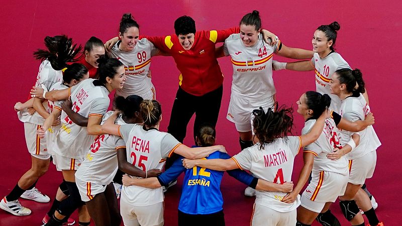 Las 'Guerreras' vencen a Brasil y encarrilan el pase a cuartos