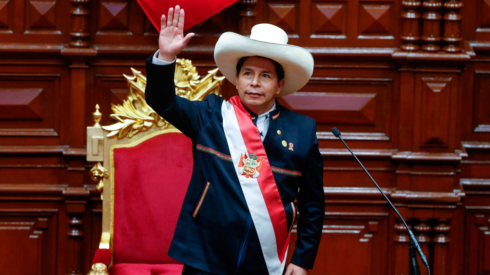 Pedro Castillo Asume La Presidencia De Perú Y Anuncia Un Proyecto De ...