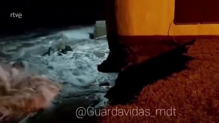 Argentina: cae al mar una casa de dos plantas