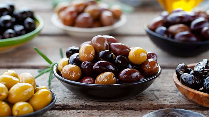 Menú con aceitunas: primero, segundo y postre