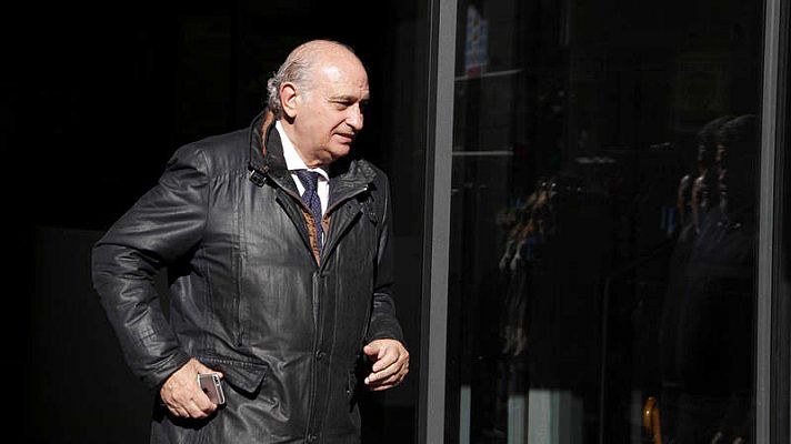 El juez procesa a Fernández Díaz y su cúpula por el espionaje a Bárcenas
