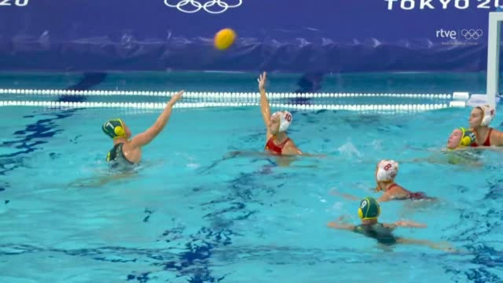 España logra el primer puesto de grupo en waterpolo