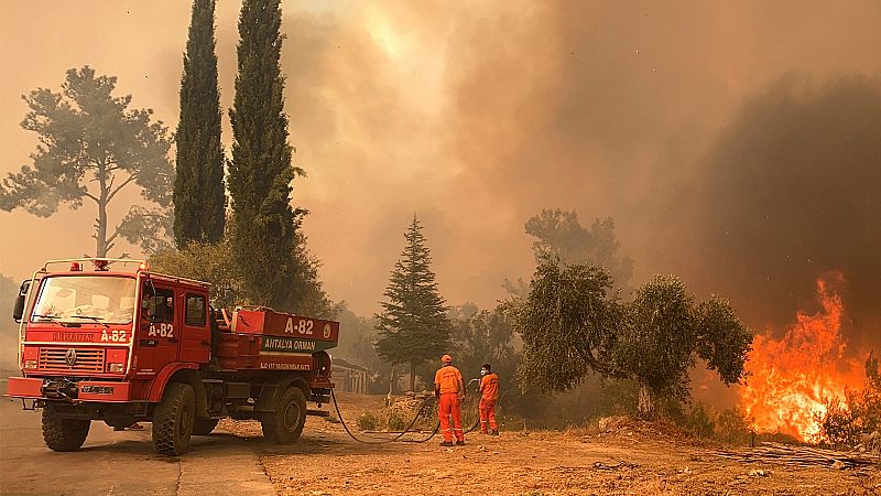 Los incendios en Turquía dejan cuatro muertos y amenazan el turismo