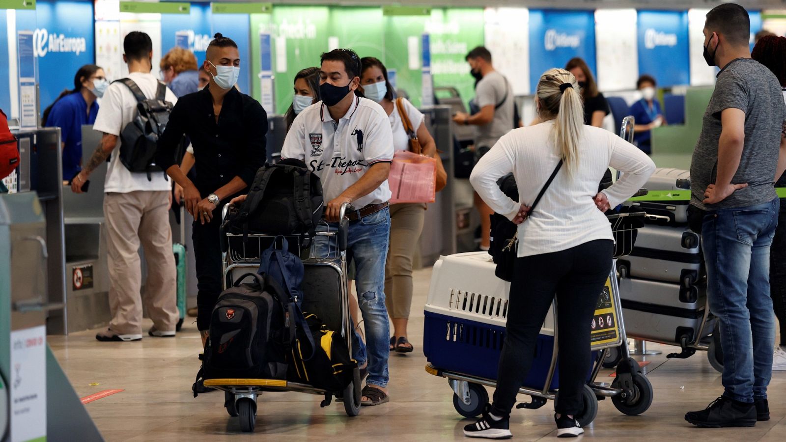 COVID-19 | Alemania y España aumentan restricciones a viajeros