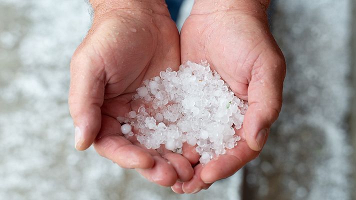 El granizo destroza cultivos en Lleida y Castellón