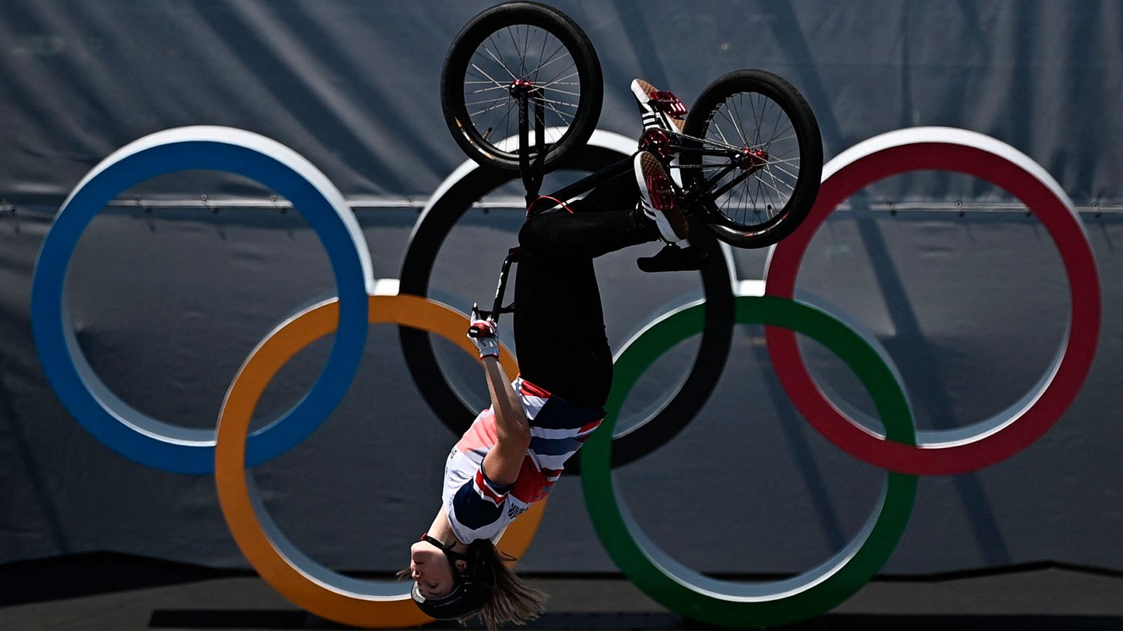 La británica Charlotte Worthington gana el oro en el BMX Freestyle