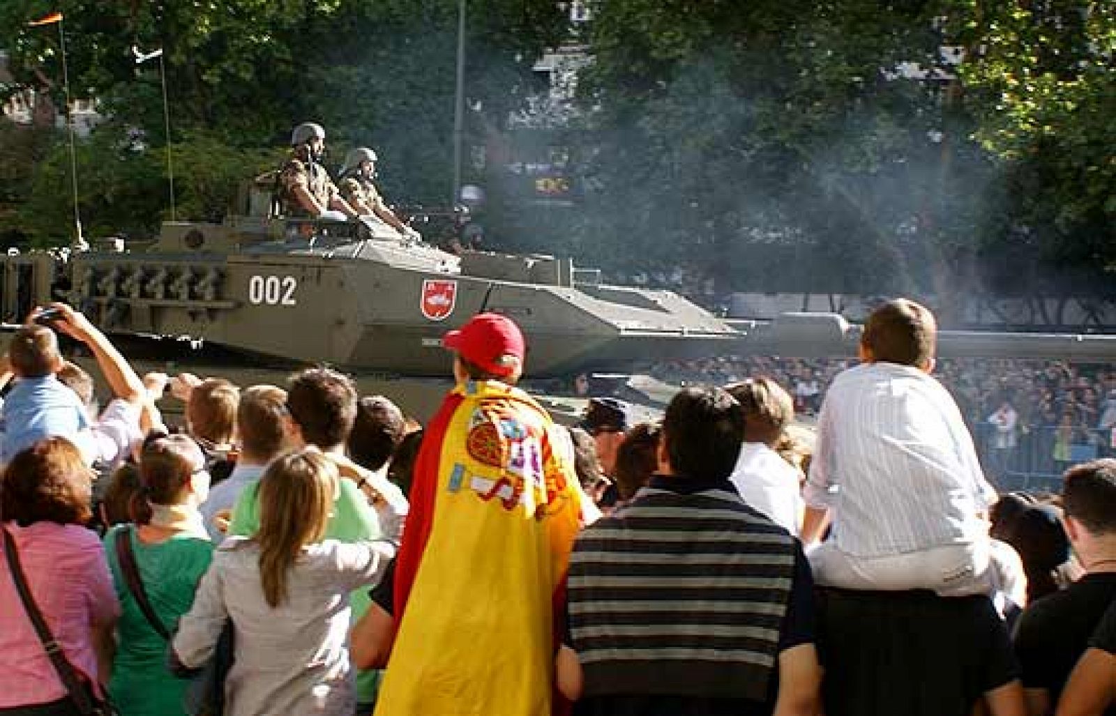 Como cada 12 de octubre, Madrid ha acogido el desfile de las Fuerzas Armadas en el Día de la Fiesta Nacional. Este año ha cambiado de ubicación el acto, que ha contado con la presencia de los Reyes junto al resto de la Familia Real, además de distin