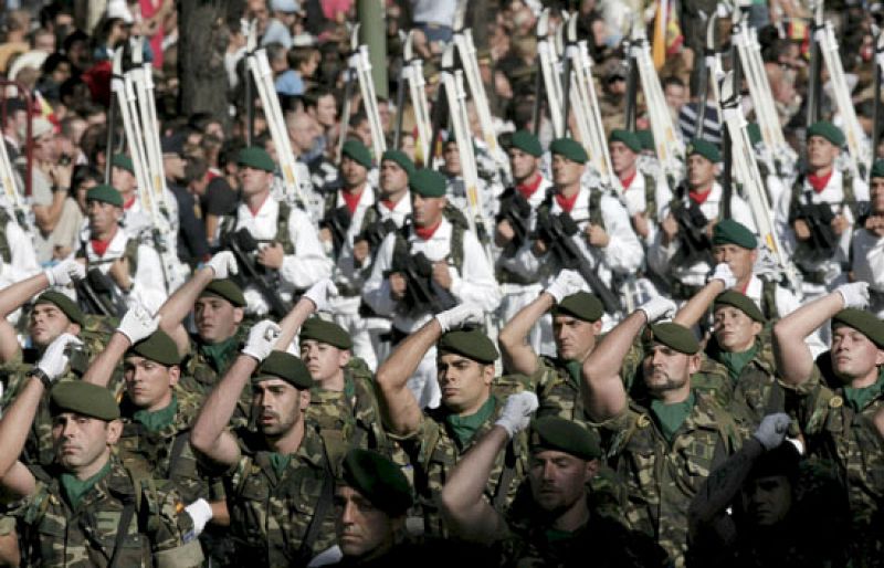 Preparándose para el desfile desde primeras horas de la madrugada