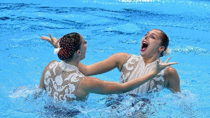 Ejercicio libre del dúo español de natación artística