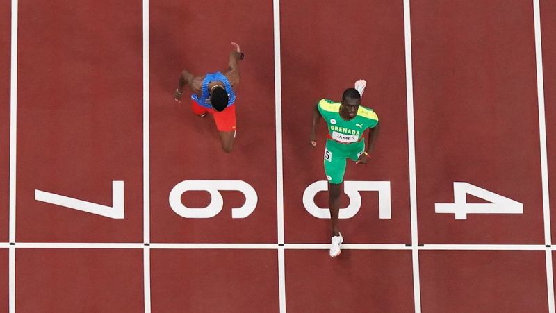 Kirani James gana con solvencia en las semifinales de los 400 metros