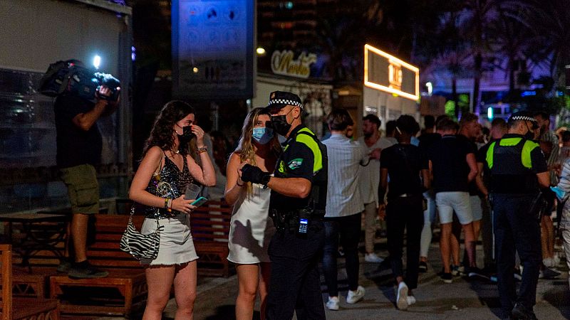 Andalucía exigirá tener el pasaporte COVID o test negativo para el ocio nocturno | Ver