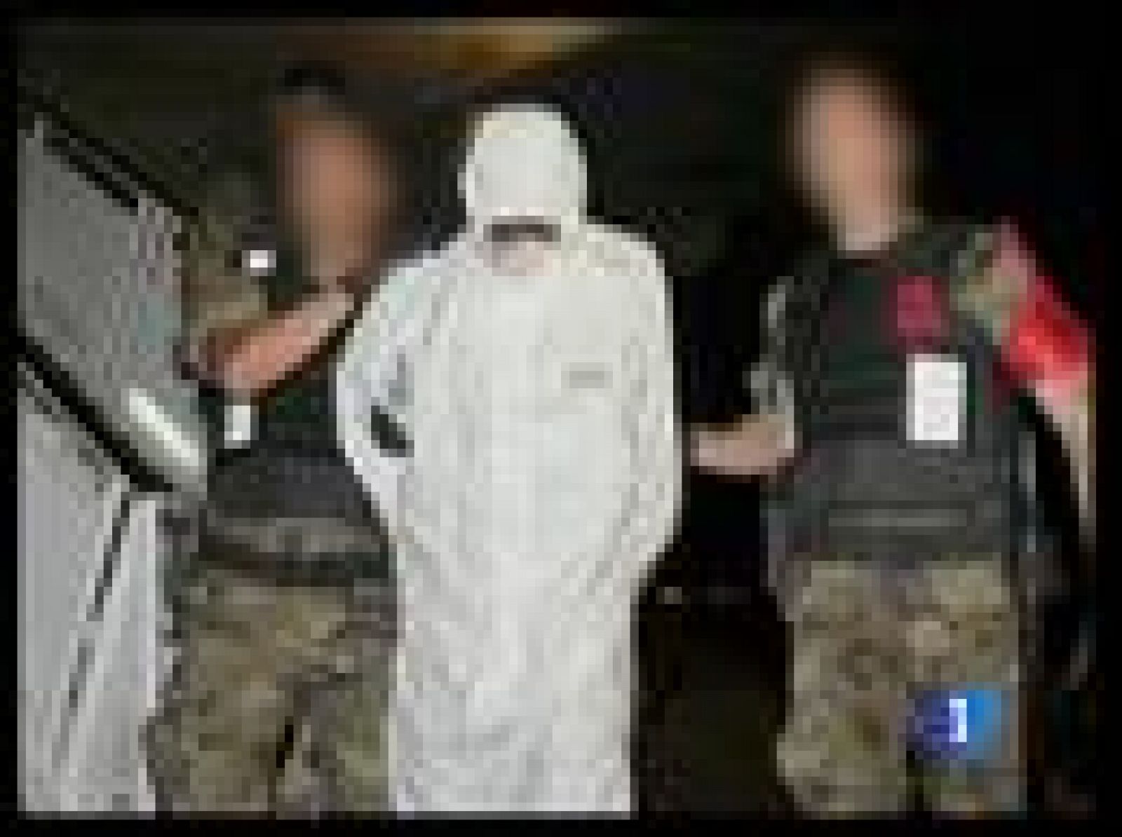 Llegan a España los dos piratas somalíes detenidos por el secuestro del Alakrana | Ver