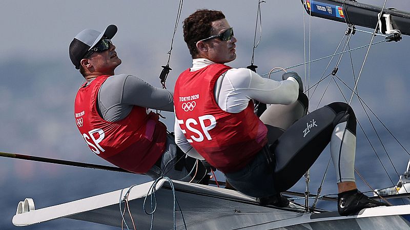 Iago López y Diego Botín ven escaparse la medalla en 49er