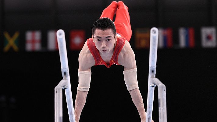 El chino Zou Jingyuan, oro en paralelas