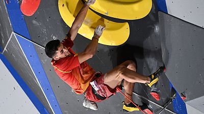 Alberto Gins gana la medalla de oro en escalada