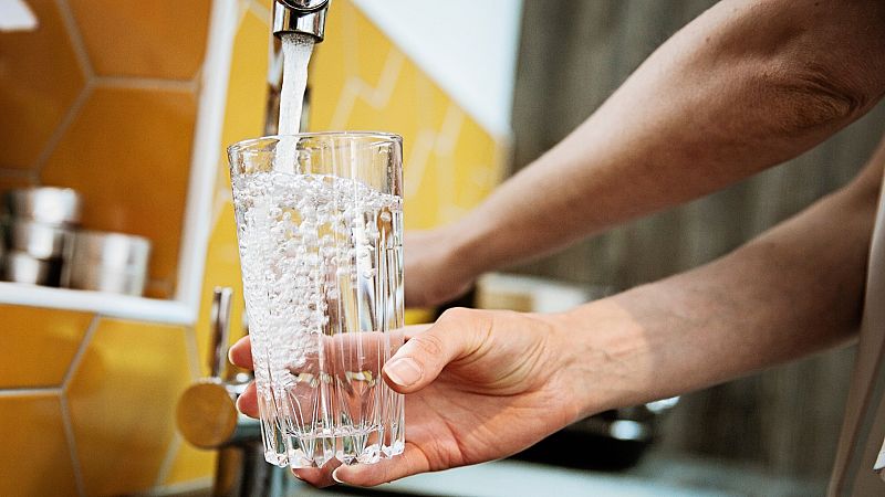 ¿Cuánto cuesta el agua en España?: la diferencia entre ciudades es de hasta 329 euros más al año