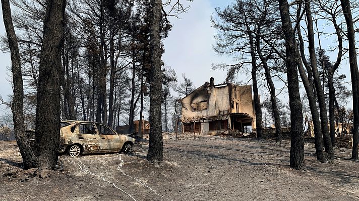 "El fuego ya está llegando a las viviendas y han pedido que nos vayamos del pueblo"