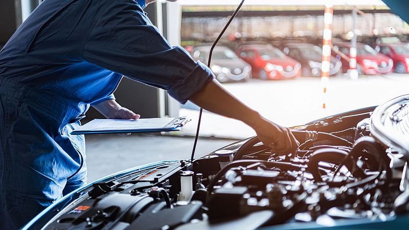 La mitad de los conductores sale de vacaciones sin revisar el coche