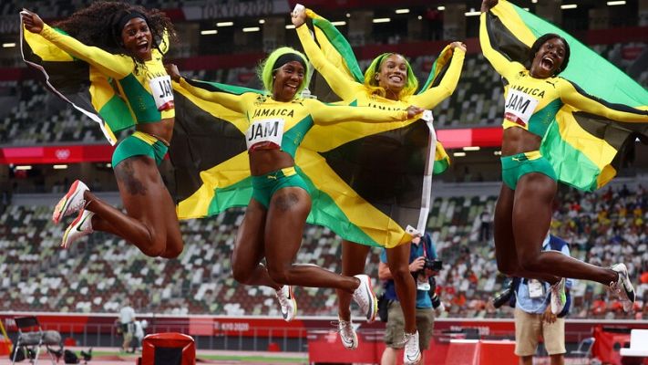 Jamaica, oro en el 4x100 femenino