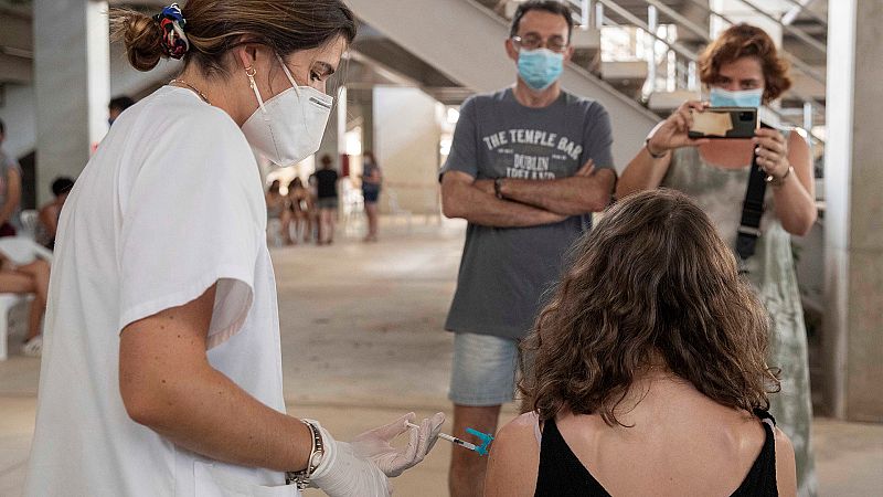 Varias CCAA, a favor de la vacunación obligatoria para sanitarios