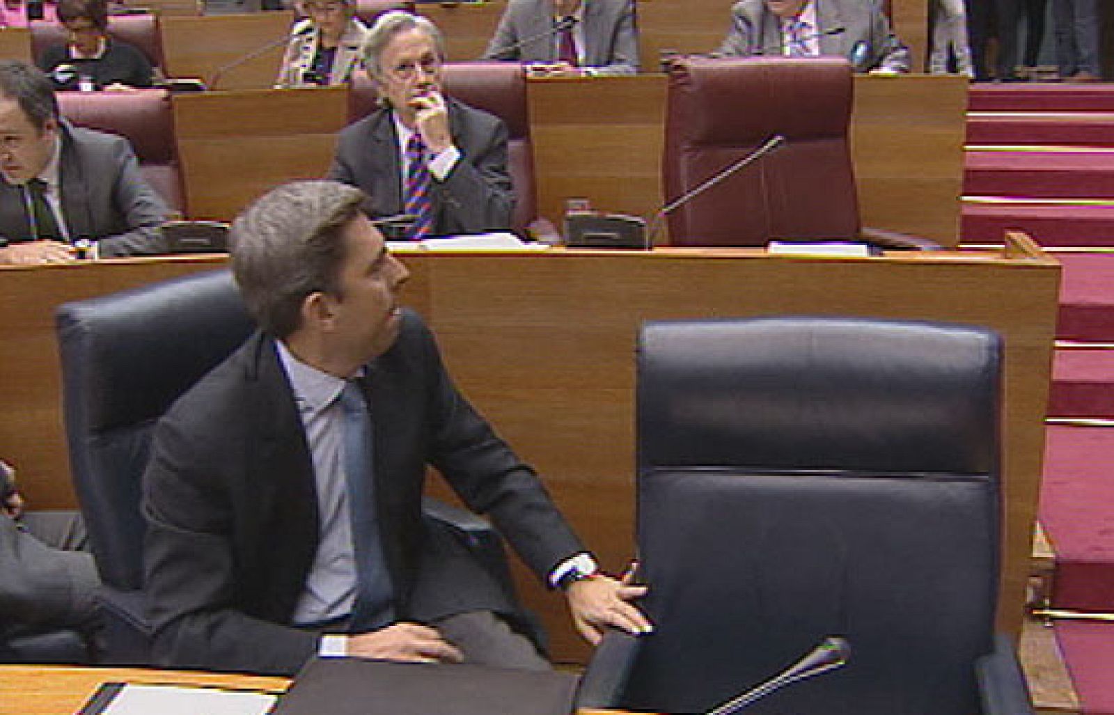 Camps cede ante Génova y destituye a Ricardo Costa