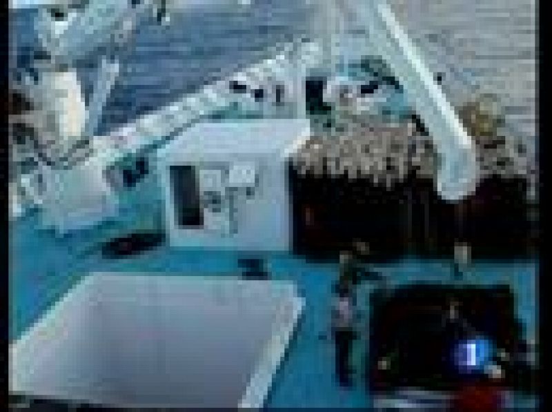 Los piratas somalíes han asegurado en una conversación telefónica que están negociando con el dueño del atunero la liberación de los 36 tripulantes.