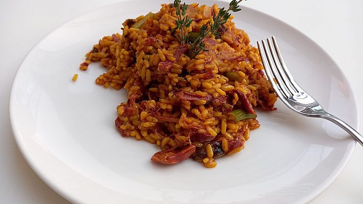 Arroz de pato, setas, espárragos y ajos tiernos