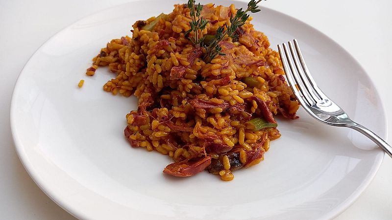 Arroz de pato, setas, esprragos y ajos tiernos