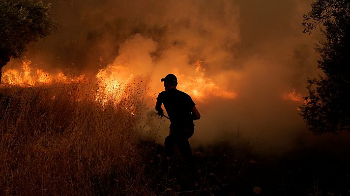 Las olas de calor y las sequías provocan incendios en el Mediterráneo y Norteamérica