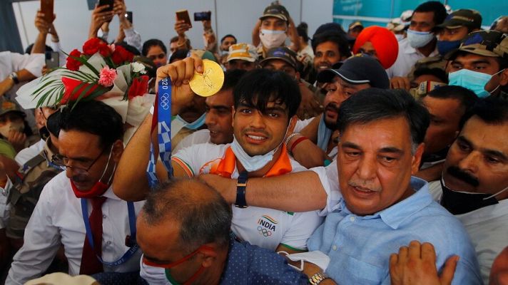 El atleta Neeraj Chopra es recibido en India como un héroe