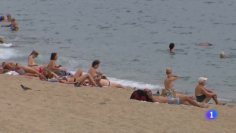 El sector turístic espera salvar la temporada amb el que queda d'estiu