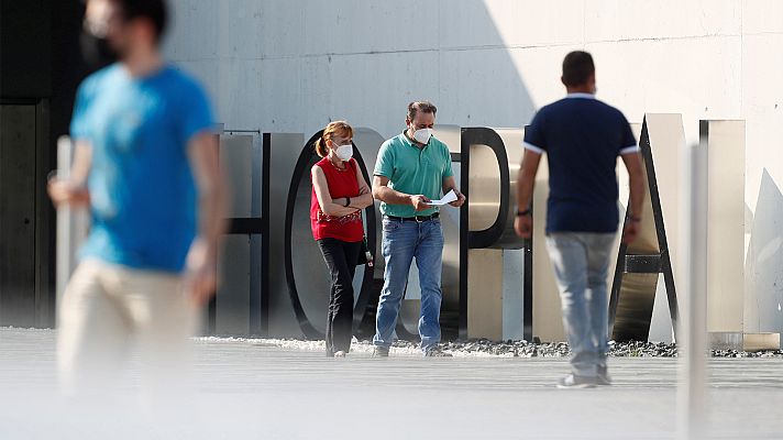 Telediario 1 - La tensión en las UCI por pacientes COVID sigue alta