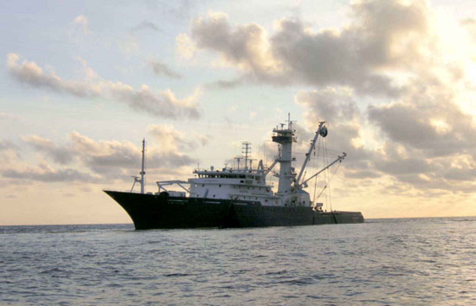 Un portavoz de los piratas somalíes asegura que los secuestrados están bien | Ver