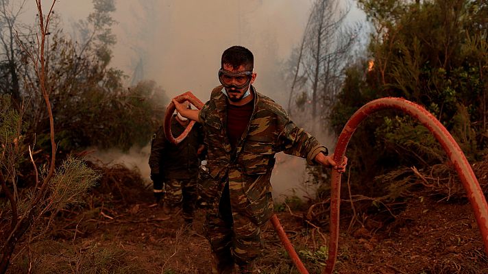 Se cumplen ocho días de incendios en la isla griega de Evia      