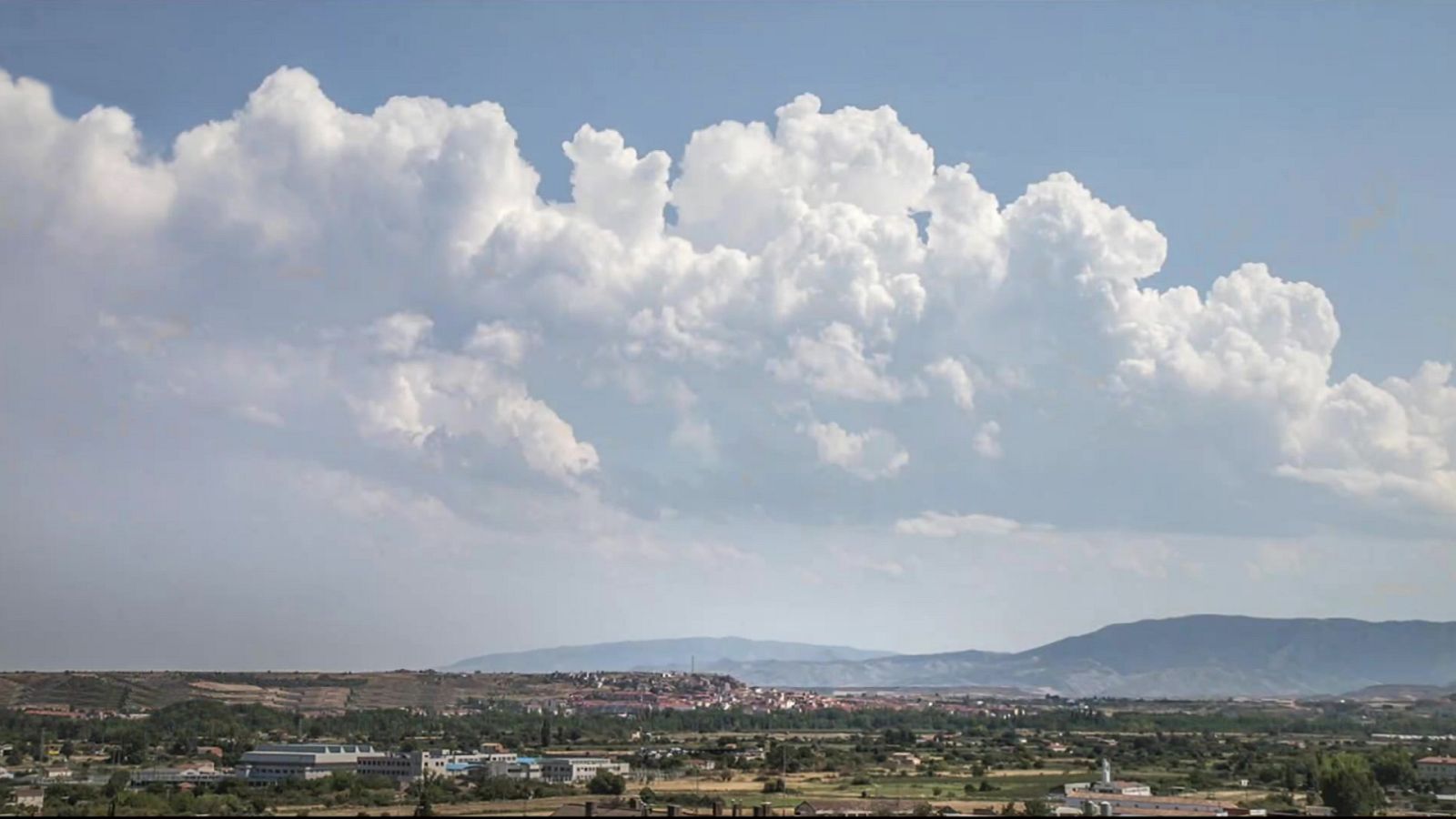 Temperaturas en ascenso, salvo en Galicia, Cantábrico y Canarias, donde permanecerán con pocos cambios - ver ahora