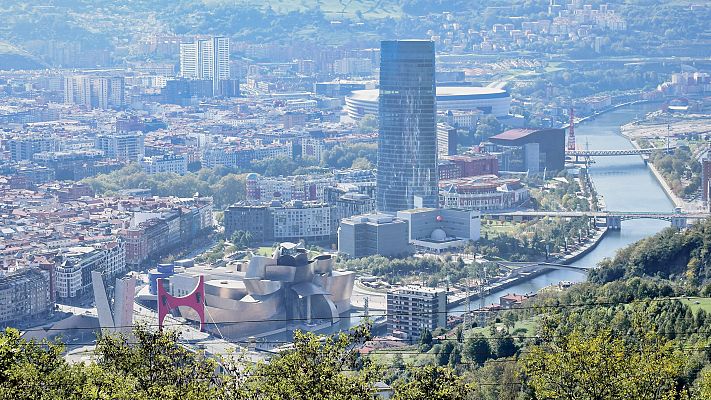 Un viaje a lo alto de Bilbao en el funicular de Artxanda
