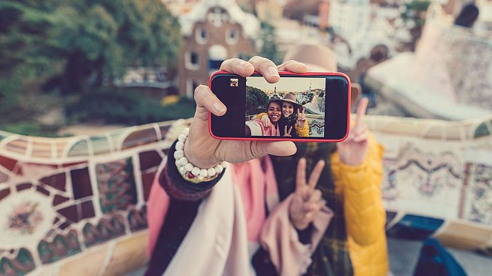 La hora de La 1 - Cobrar por saludar, el nuevo negocio de algunos famosos