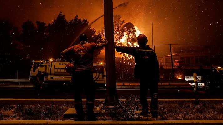 Las llamas arrasan el Mediterráneo con temperaturas cerca de los 50 grados