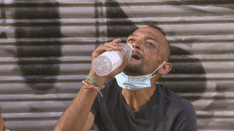 La ONG Jesús Abandonado atiende con mayor cuidado a las personas sin hogar en la ola de calor 