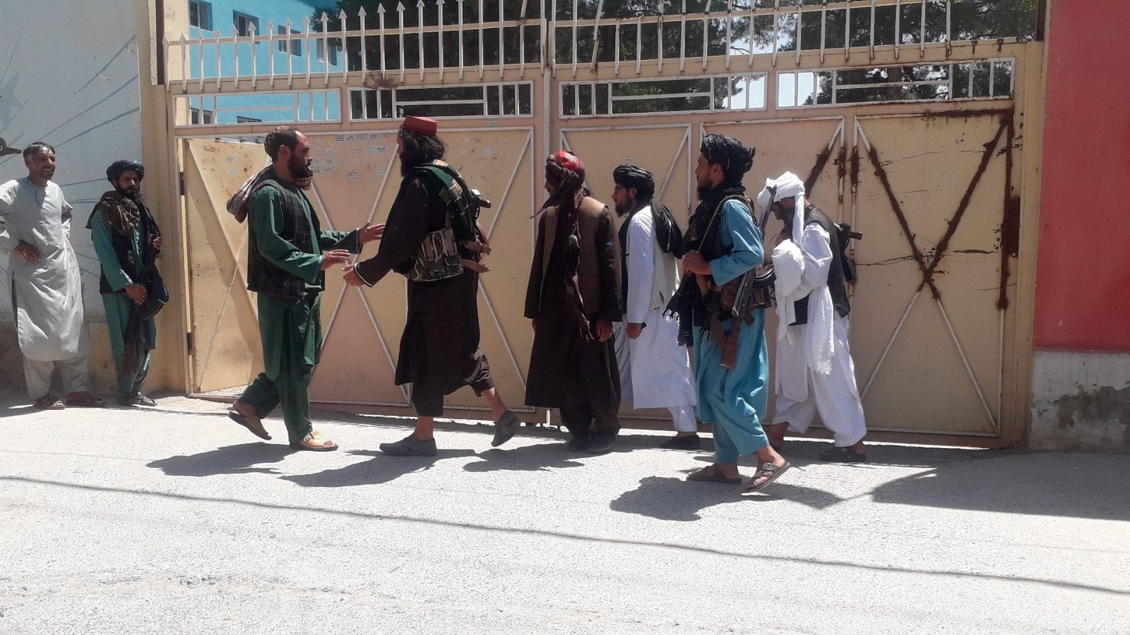 Afganistán: Los talibanes prosiguen su avance hacia Kabul