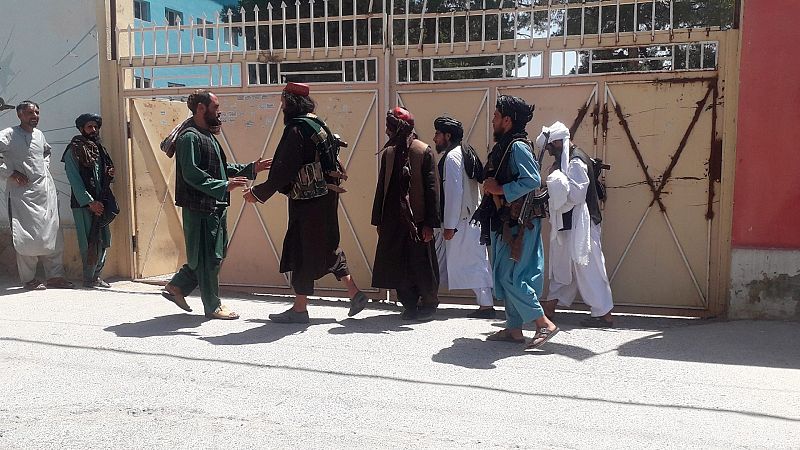 Los talibanes prosiguen su avance hacia Kabul