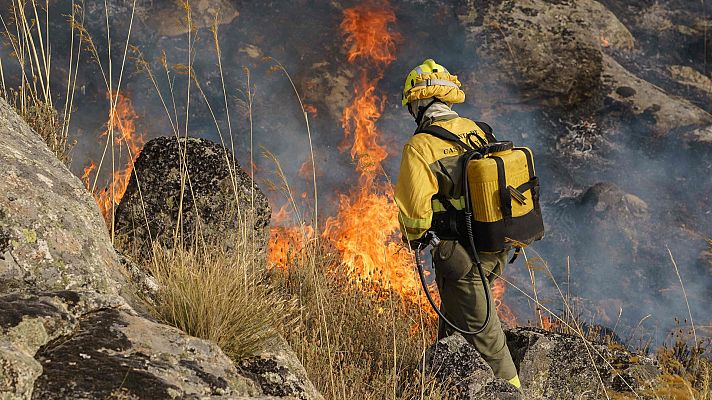 Un incendio en Navalacruz, Ávila, quema 10.000 hectáreas