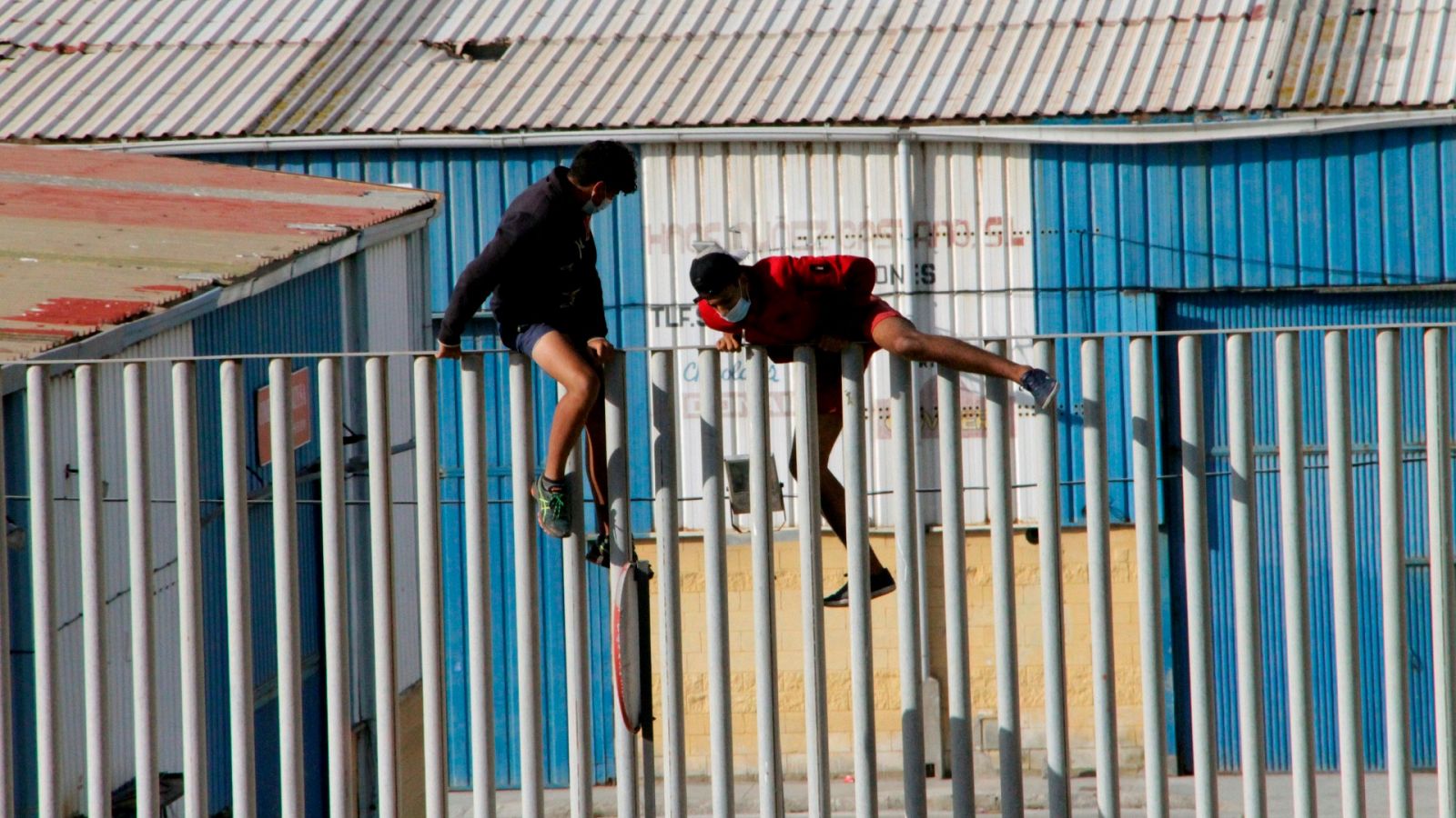 Un juzgado de Ceuta rechaza detener las devoluciones de menores no acompañados