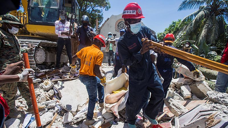 El terremoto en Haití deja cientos de desaparecidos y hospitales desbordados