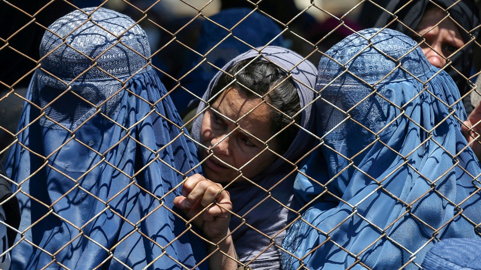 La victoria de los talibanes deja a las mujeres afganas en situación de miedo y desamparo