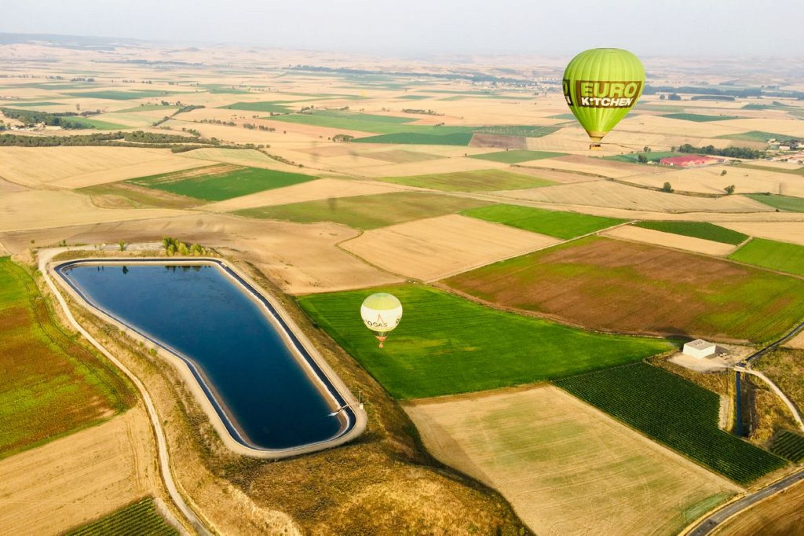 España Directo - Sobrevolar La Rioja en globo aeroestático: un paraíso por encima de las nubes