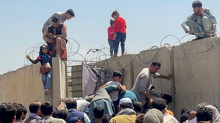 Telediario 2 - Caos en Afganistán: los talibanes imponen su emirato islámico tras 20 años de conflicto